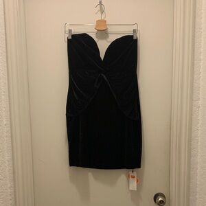 Cider Black Velvet Strapless Dress